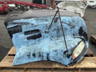 Mack Pinnacle CXU612 Hood for a Mack CXU612