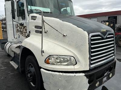 Mack Pinnacle CXU612 Hood for a Mack CXU612