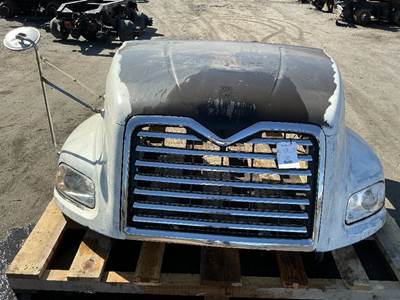 Mack Pinnacle CXU612 Hood for a Mack CXU612