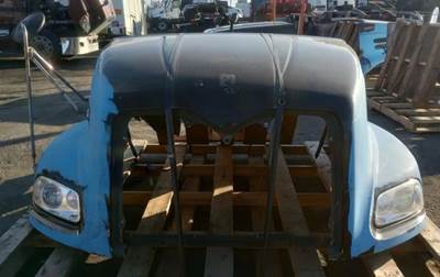 Mack Pinnacle CXU613 Hood for a Mack CXU613