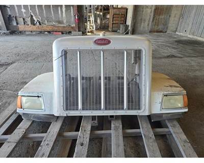 Peterbilt 385 Hood 51"L to Start of Grille