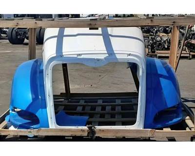 2006-UP Peterbilt 386 Aftermarket Hood, Blemished Left Fender Edge