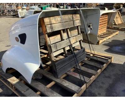 2008 Peterbilt 387 Complete Hood 60"L