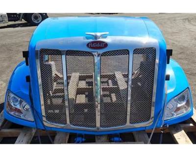 Used 2022 Peterbilt 579 Hood 53.5"L Set Back Axle, Part # L29-6236-13002