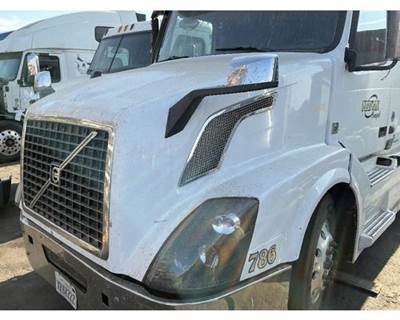 2017 Volvo VNL 56.5"L Complete Hood, White
