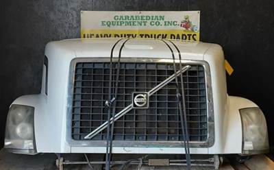 Volvo VNL670 Hood