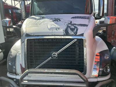 Volvo VNL780 Hood
