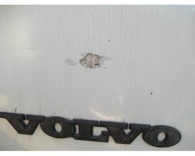 2001 Volvo VNM Hood 49"L Set Back Axle