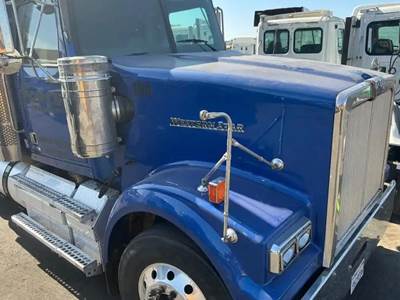 Western Star 4900FA Hood for a Western Star 4900 FA