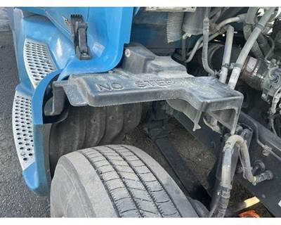 Kenworth T680 Right Inner Fender