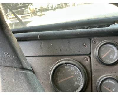 Freightliner FLC Instrument Panel Cluster