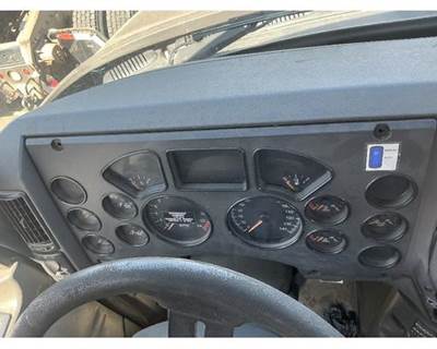 Mack Pinnacle CXU612 Instrument Panel Cluster for a Mack CXU612
