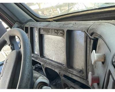 Volvo VNL64T Instrument Panel Cluster for a Volvo VNL