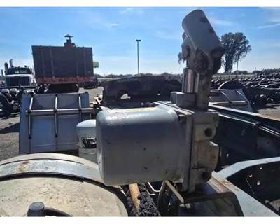 1988 Volvo/WhiteGMC WHL Cab Jack