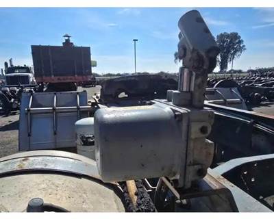1988 Volvo/WhiteGMC WHL Cab Jack