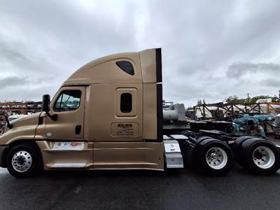 Freightliner Cascadia Truck