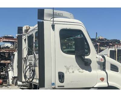 Freightliner Cascadia 113 Power Steering Reservoir for a Freightliner CASCADIA