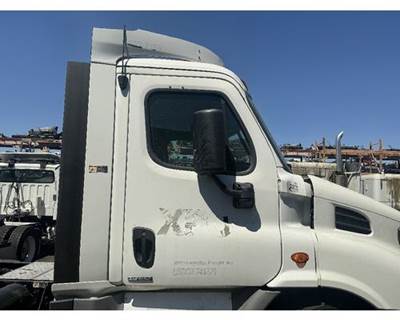 Freightliner Cascadia 113 Power Steering Reservoir for a Freightliner CASCADIA