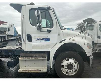 Freightliner M2 106 Power Steering Reservoir for a Freightliner M2 112