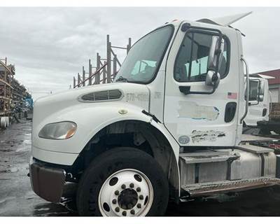 Freightliner M2 106 Power Steering Reservoir for a Freightliner CASCADIA