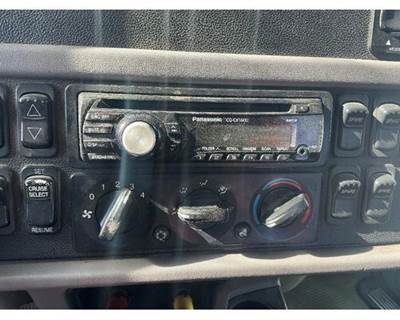 Peterbilt 384 Radio
