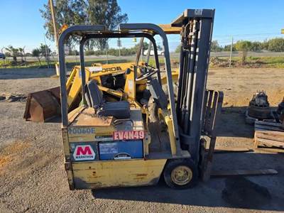 Caterpillar Salvage Truck
