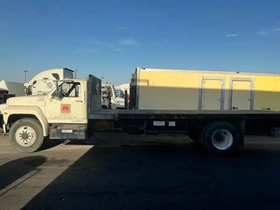 Ford F-700 Salvage Truck