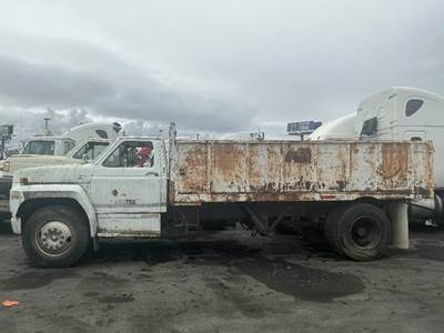 Ford F-700 Salvage Truck