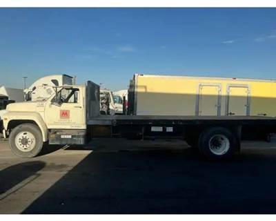 Ford F-700 Salvage Truck