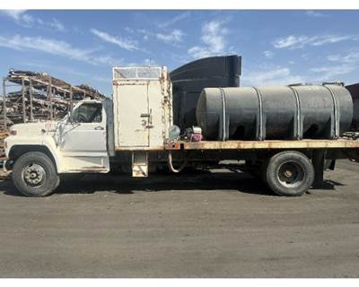 Ford F-700 Salvage Truck