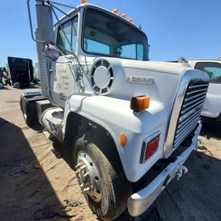 Ford LN9000 Salvage Truck
