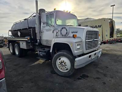 Ford LNT8000 Salvage Truck