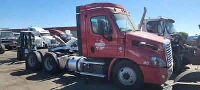 Freightliner Cascadia 113 Salvage Truck