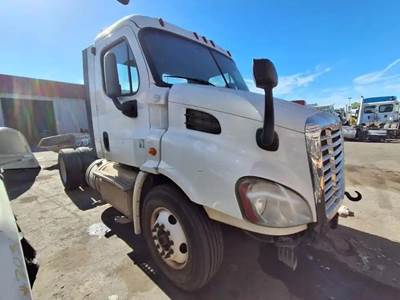 Freightliner Cascadia 113 Salvage Truck