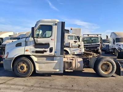 Freightliner Cascadia 113 Salvage Truck