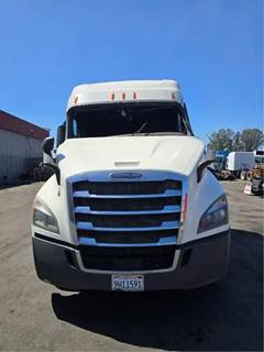 Freightliner Cascadia 116 Salvage Truck