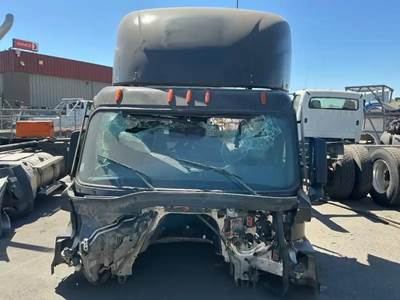 Freightliner Cascadia 116 Salvage Truck