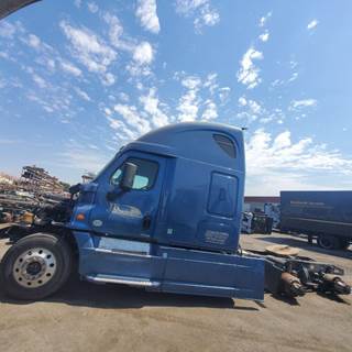 Freightliner Cascadia 125 Salvage Truck