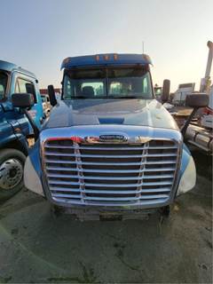 Freightliner Cascadia 125 Salvage Truck