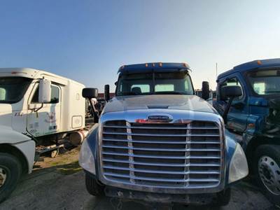 Freightliner Cascadia 125 Salvage Truck