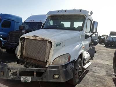 Freightliner Cascadia 125 Salvage Truck