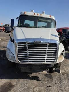 Freightliner Cascadia 125 Salvage Truck