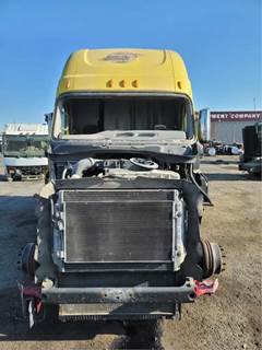 Freightliner Cascadia 125 Salvage Truck