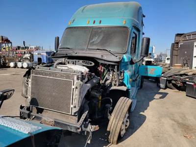 Freightliner Cascadia 125 Salvage Truck