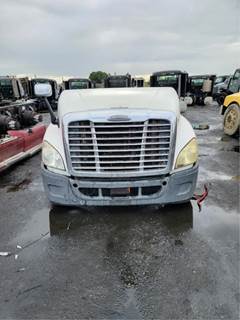 Freightliner Cascadia 125 Salvage Truck