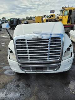 Freightliner Cascadia 125 Salvage Truck