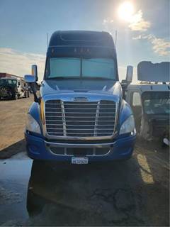 Freightliner Cascadia 125 Salvage Truck