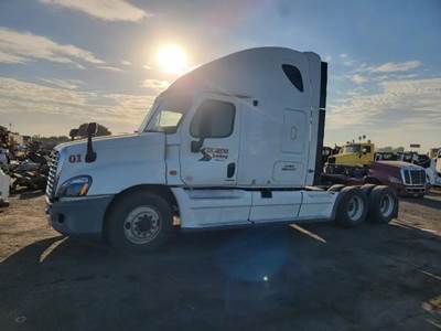 Freightliner Cascadia 125 Salvage Truck