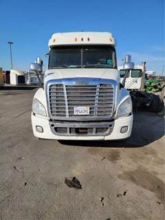 Freightliner Cascadia 125 Salvage Truck