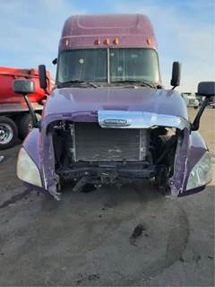 Freightliner Cascadia 125 Salvage Truck
